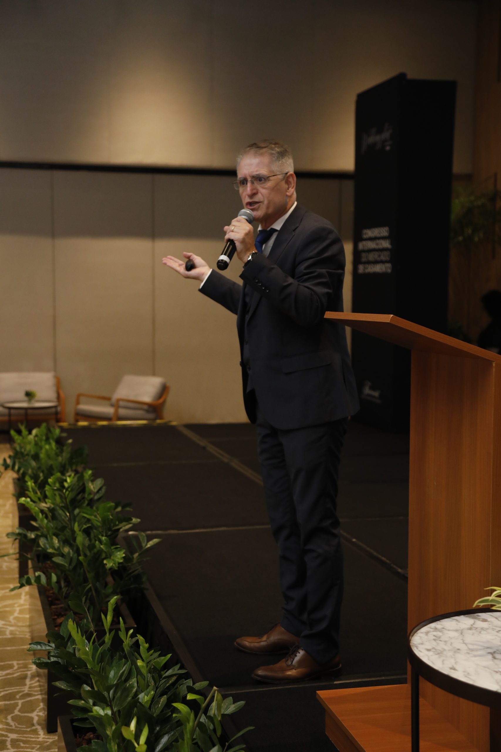 Roberto Cohen palestrando no Congresso Internacional Wedding Plus | Foto: AS+